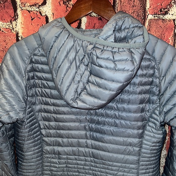 LL Bean Blue Quilted Nylon Ultralight Down Hooded Coat Size Smalll - Picture 14 of 16